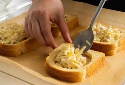 Фото шага рецепта Горячие бутербродышарлотки 151015 шаг 9  