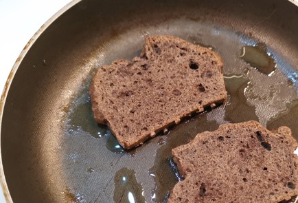 Фото шага рецепта Горячий бутерброд с колбасой 190536 шаг 1  