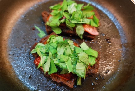 Фото шага рецепта Горячий бутерброд с колбасой 190536 шаг 10  