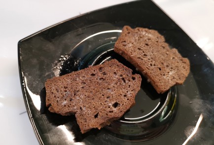 Фото шага рецепта Горячий бутерброд с колбасой 190536 шаг 3  