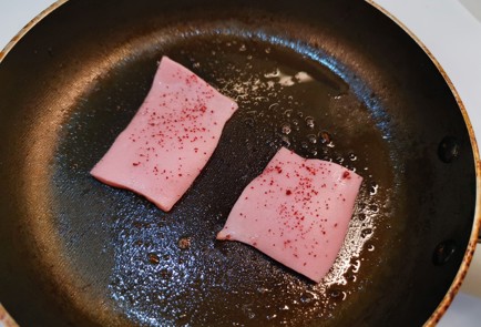 Фото шага рецепта Горячий бутерброд с колбасой 190536 шаг 4  