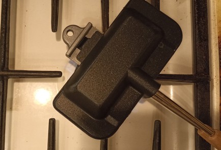 Фото шага рецепта Горячий бутерброд с крабовыми палочками в бутерброднице 191098 шаг 6  