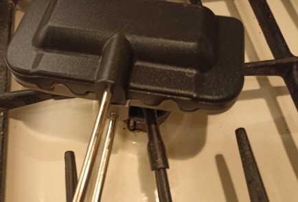 Фото шага рецепта Горячий бутерброд с тунцом и оливками 191097 шаг 5  