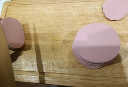 Фото шага рецепта Горячий бутерброд 190929 шаг 2