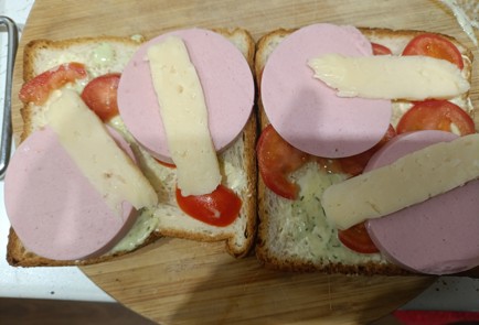 Фото шага рецепта Горячий бутерброд 190929 шаг 5