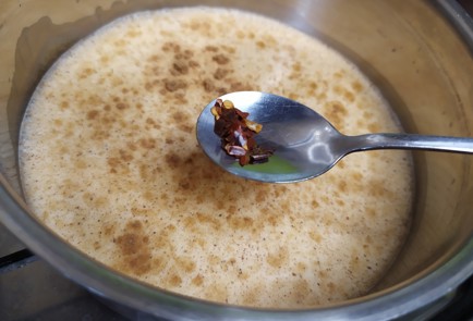 Фото шага рецепта Горячий шоколад с перцем чили 188952 шаг 4  