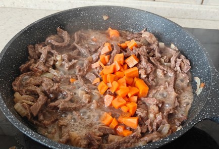 Фото шага рецепта Говядина тушеная подомашнему 190654 шаг 7