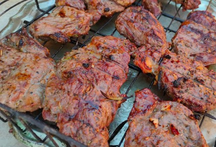 Фото шага рецепта Говядина поитальянски с чесноком и розмарином на мангале 190115 шаг 14