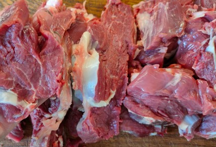 Фото шага рецепта Говядина поитальянски с чесноком и розмарином на мангале 190115 шаг 2