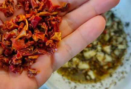 Фото шага рецепта Говядина поитальянски с чесноком и розмарином на мангале 190115 шаг 8