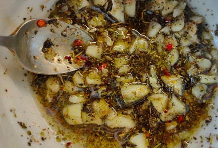 Фото шага рецепта Говядина поитальянски с чесноком и розмарином на мангале 190115 шаг 9