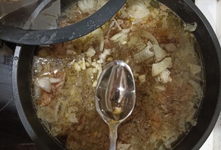 Фото шага рецепта Говядина тушенная покремлвски в сковороде 191250 шаг 9  