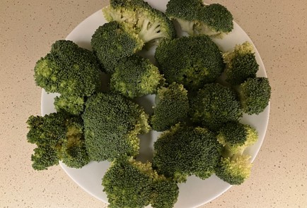 Фото шага рецепта Говядина с брокколи и лукомпореем 190316 шаг 1  