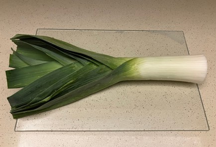 Фото шага рецепта Говядина с брокколи и лукомпореем 190316 шаг 2  