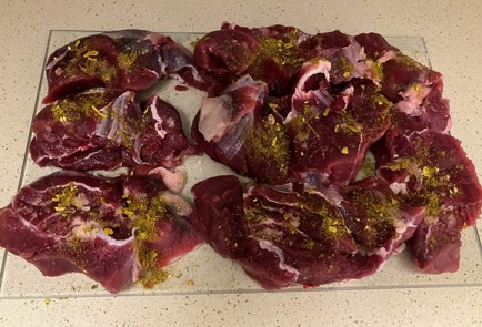 Фото шага рецепта Говядина с брокколи и лукомпореем 190316 шаг 7  