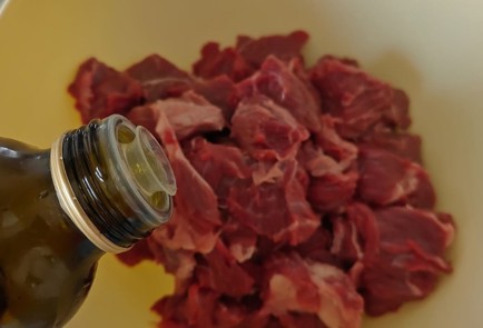 Фото шага рецепта Говядина с картофелем и морковью в рукаве 189358 шаг 2  