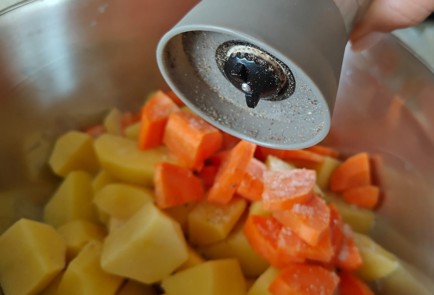 Фото шага рецепта Говядина с картофелем и морковью в рукаве 189358 шаг 9  