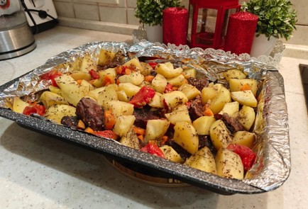 Фото шага рецепта Говядина с картофелем и помидорами в духовке 188274 шаг 14  