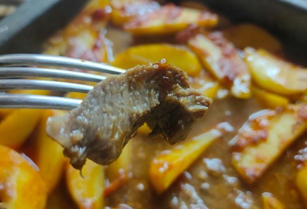 Фото шага рецепта Говядина с картофелем тушенная в остром томатном соусе 188214 шаг 10  