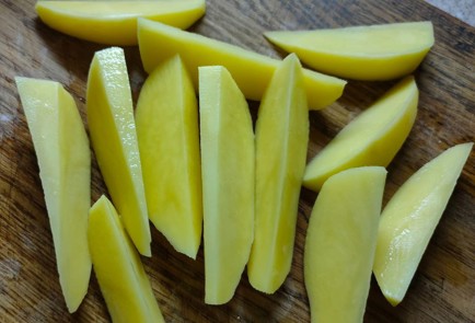 Фото шага рецепта Говядина с картофелем тушенная в остром томатном соусе 188214 шаг 4  