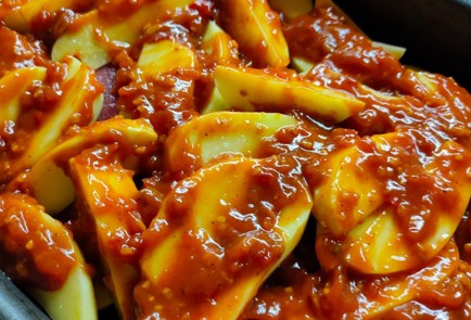 Фото шага рецепта Говядина с картофелем тушенная в остром томатном соусе 188214 шаг 7  