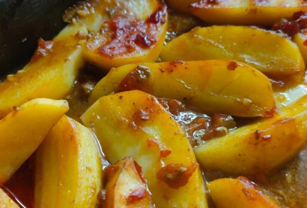 Фото шага рецепта Говядина с картофелем тушенная в остром томатном соусе 188214 шаг 9  