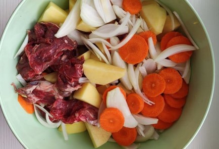 Фото шага рецепта Говядина с картофелем в рукаве 173602 шаг 6  