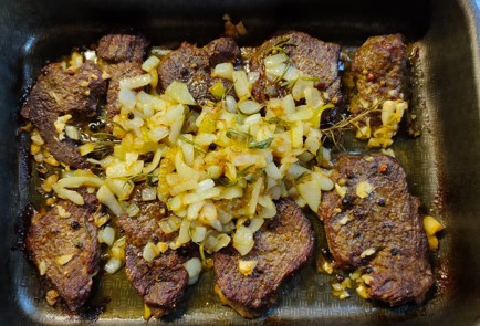 Фото шага рецепта Говядина с розмарином и луковой заправкой 174255 шаг 13  