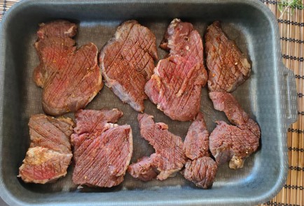 Фото шага рецепта Говядина с розмарином и луковой заправкой 174255 шаг 3  