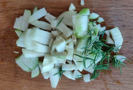 Фото шага рецепта Говядина с розмарином и луковой заправкой 174255 шаг 9  