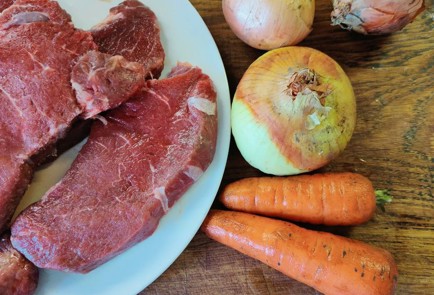 Фото шага рецепта Говядина тушеная 189924 шаг 1  