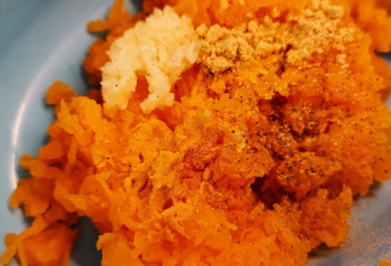 Фото шага рецепта Говяжьи котлеты с тыквой и сливками 152088 шаг 1  