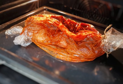 Фото шага рецепта Говяжья шея в пряном маринаде запеченная в рукаве 152908 шаг 10  