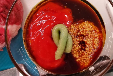 Фото шага рецепта Говяжья шея в пряном маринаде запеченная в рукаве 152908 шаг 6  