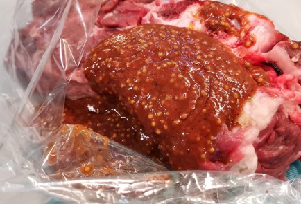 Фото шага рецепта Говяжья шея в пряном маринаде запеченная в рукаве 152908 шаг 8  