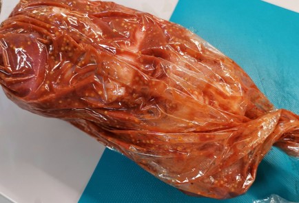 Фото шага рецепта Говяжья шея в пряном маринаде запеченная в рукаве 152908 шаг 9  