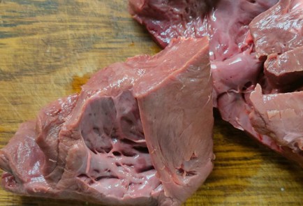 Фото шага рецепта Говяжье сердце с шампиньонами на сковороде 191089 шаг 3  