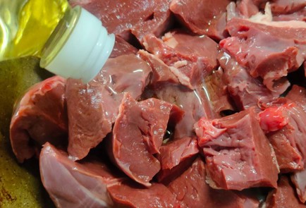 Фото шага рецепта Говяжье сердце с шампиньонами на сковороде 191089 шаг 4  