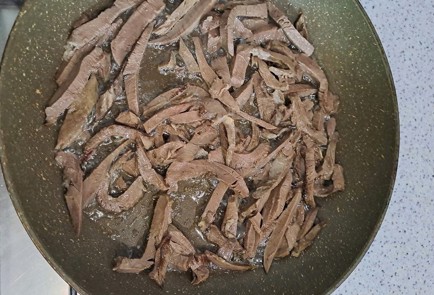 Фото шага рецепта Говяжье сердце с соевым соусом луком и морковью 189558 шаг 7  