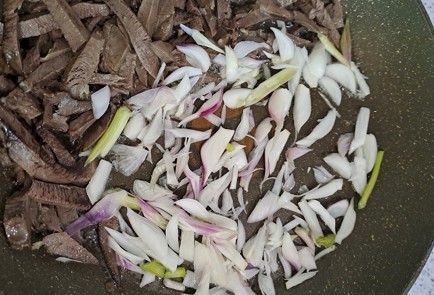 Фото шага рецепта Говяжье сердце с соевым соусом луком и морковью 189558 шаг 8  