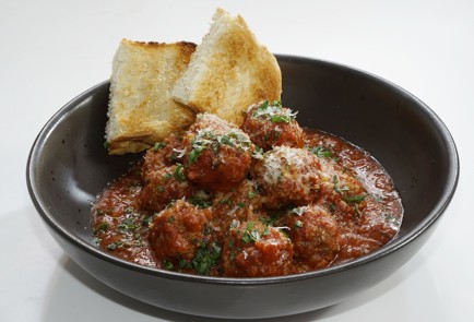 Фото шага рецепта Говяжьи фрикадельки в томатном соусе 153121 шаг 10  