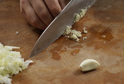 Фото шага рецепта Говяжьи фрикадельки в томатном соусе 153121 шаг 4  