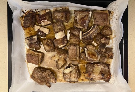 Фото шага рецепта Говяжьи ребра с соусом ворчестер в духовке 176149 шаг 10  