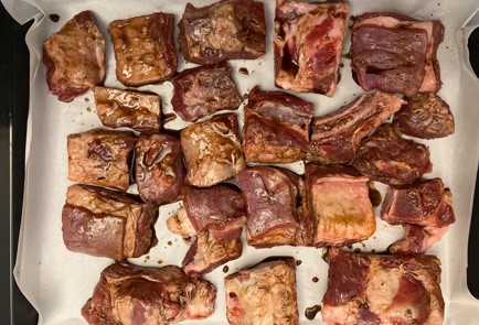 Фото шага рецепта Говяжьи ребра с соусом ворчестер в духовке 176149 шаг 7  