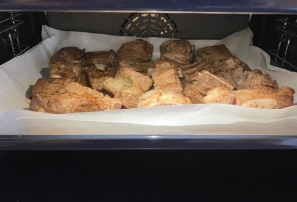 Фото шага рецепта Говяжьи ребра с соусом ворчестер в духовке 176149 шаг 9  