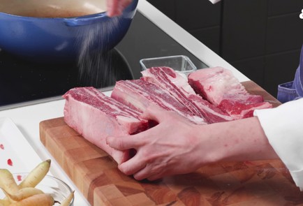 Фото шага рецепта Говяжьи ребра в красном вине 175435 шаг 2  