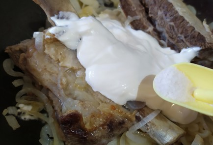 Фото шага рецепта Говяжьи ребра в сметане 190116 шаг 6  