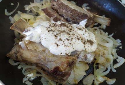 Фото шага рецепта Говяжьи ребра в сметане 190116 шаг 7  