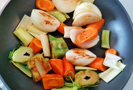 Фото шага рецепта Говяжьи щечки 189935 шаг 2  