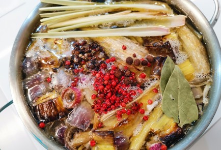 Фото шага рецепта Говяжий бульон с беконом 175620 шаг 14